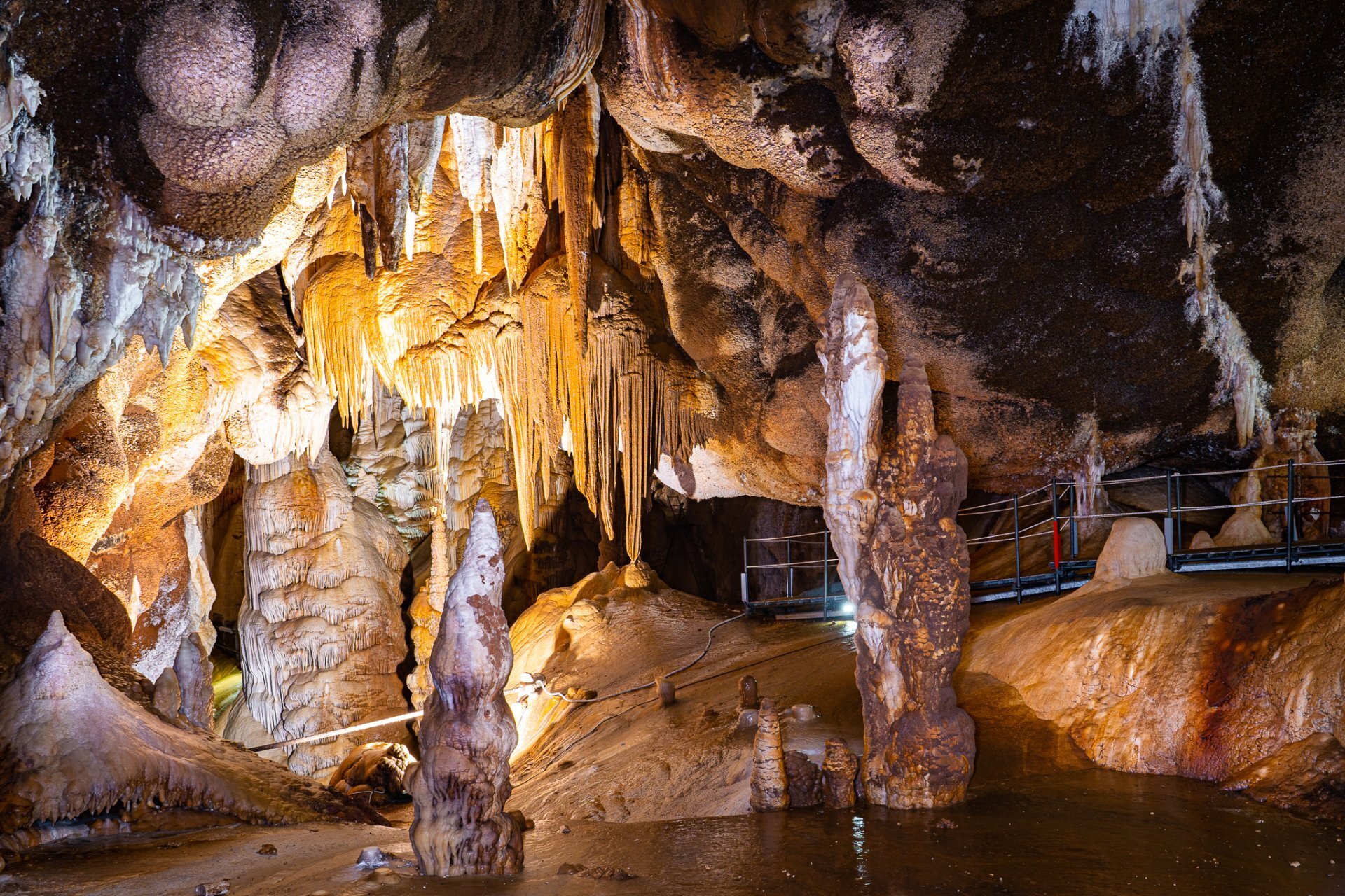 Grotta di Santa Barbara: Una Meraviglia Nascosta Nella Miniera di San Giovanni