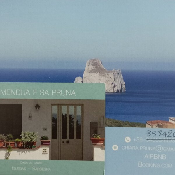 Casa al mare a Iglesias, Sardegna, con vista sul mare e scoglio roccioso