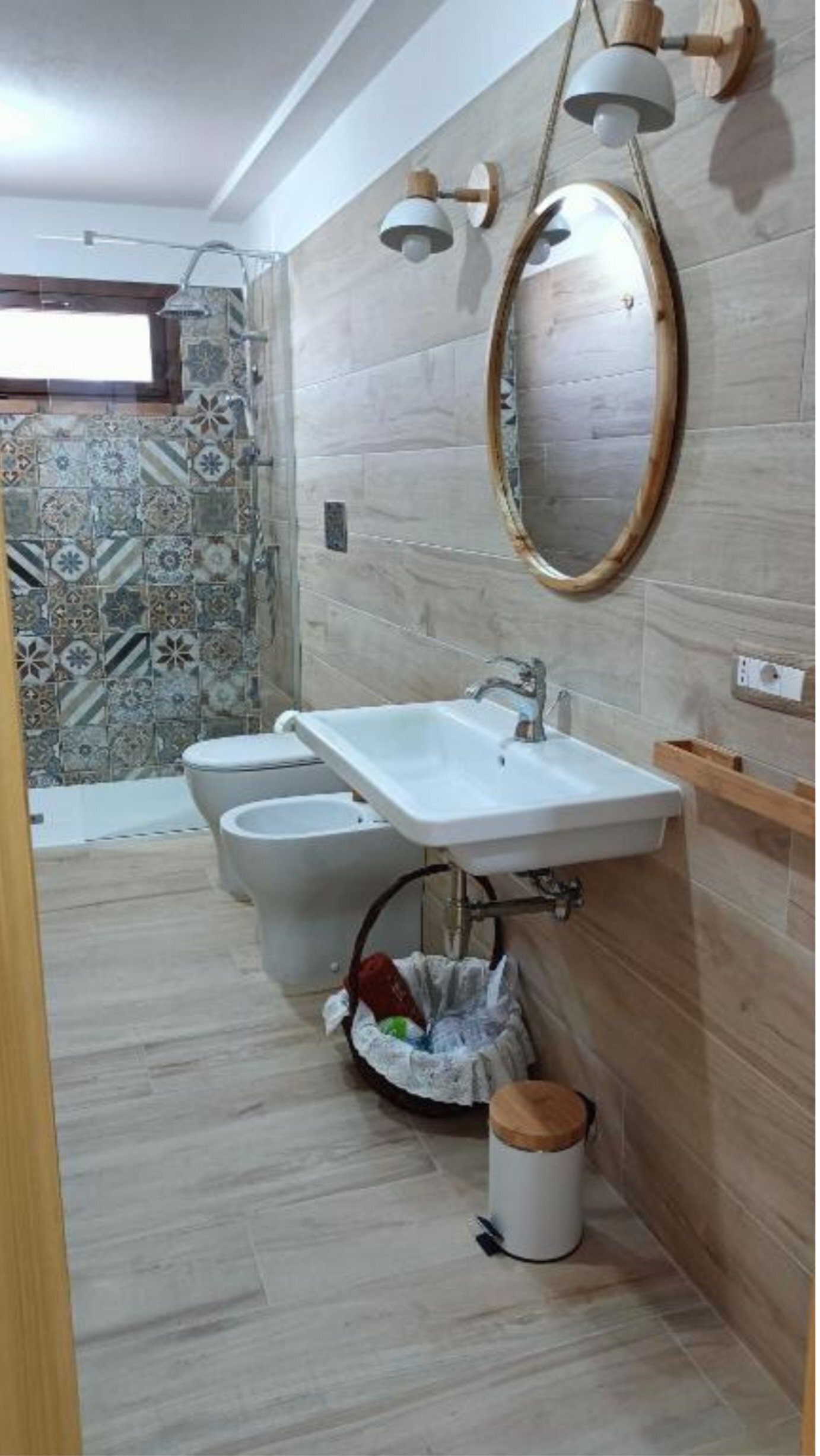 Img 69dfe2aa0e5462 15094896